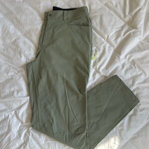 LULULEMON men’s hiking pants